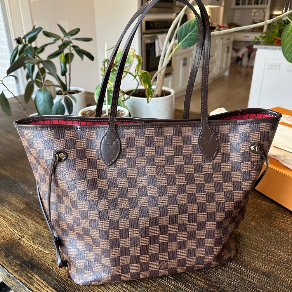 Louis Vuitton MM Neverfull